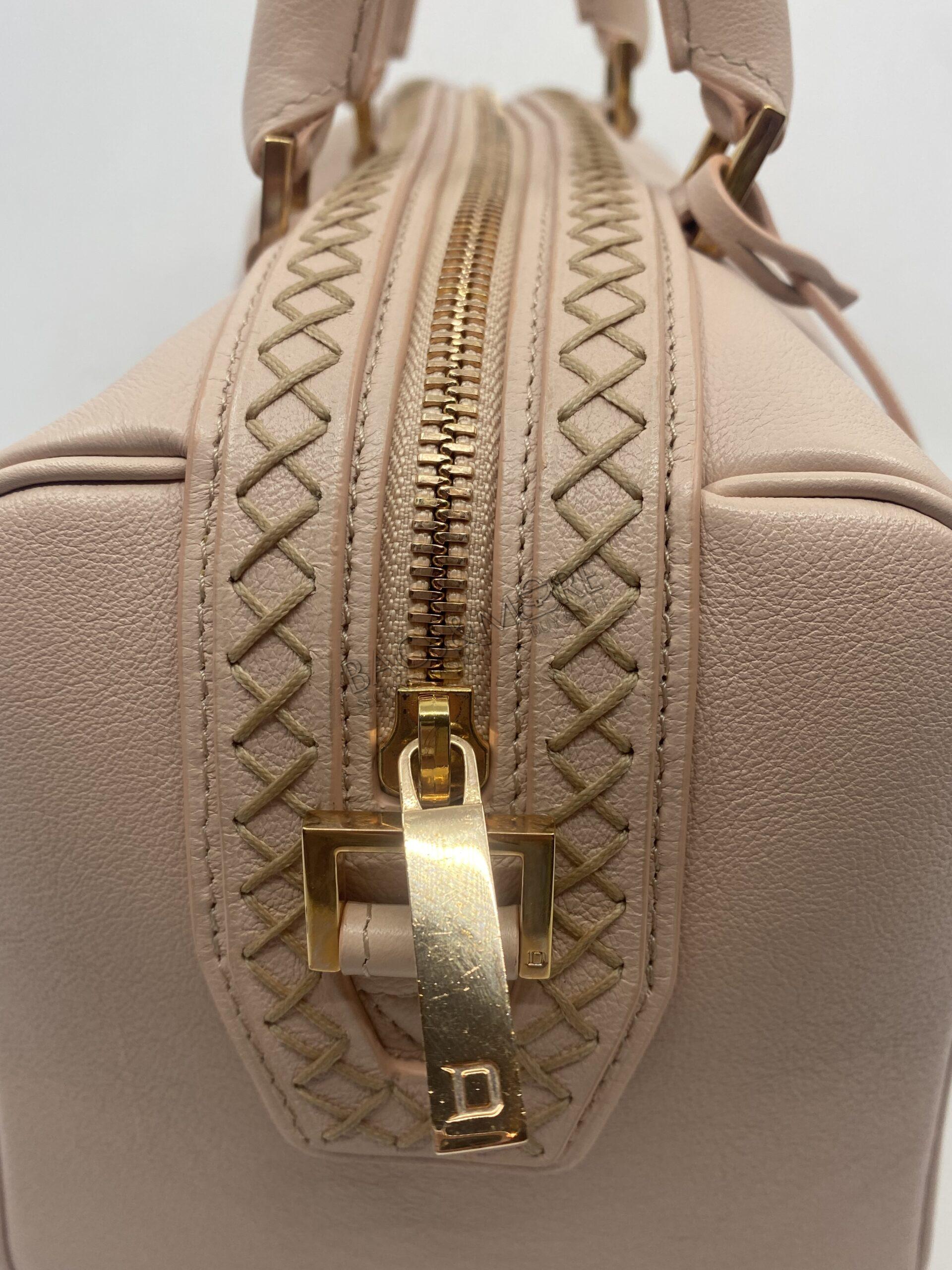 Delvaux Louise boston PM Allure surpiqué kleur nude met golden hardware