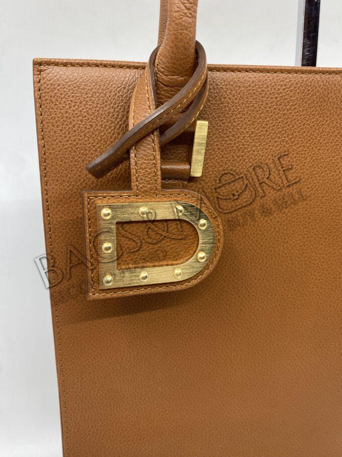 Delvaux Le Jeff schoudertas gekorreld leder kleur fauve - cognac met goudkleurige hardware