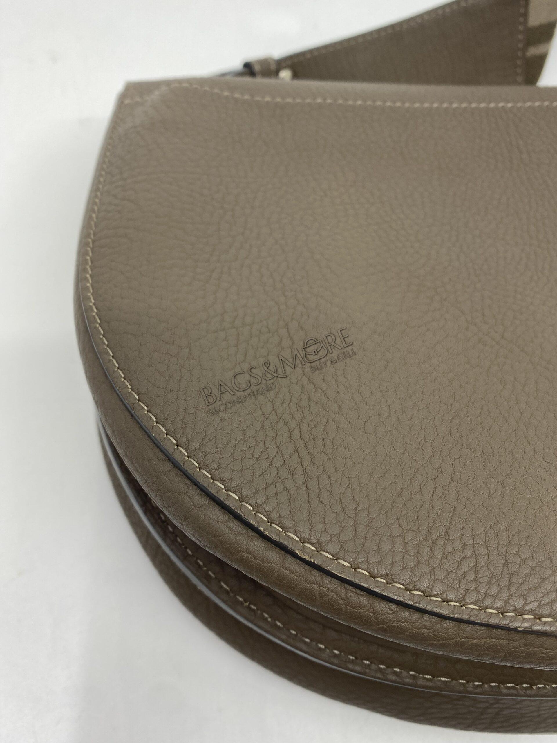 Delvaux Mutin crispy box calf leder kleur tourterelle met zilverkleurige hardware