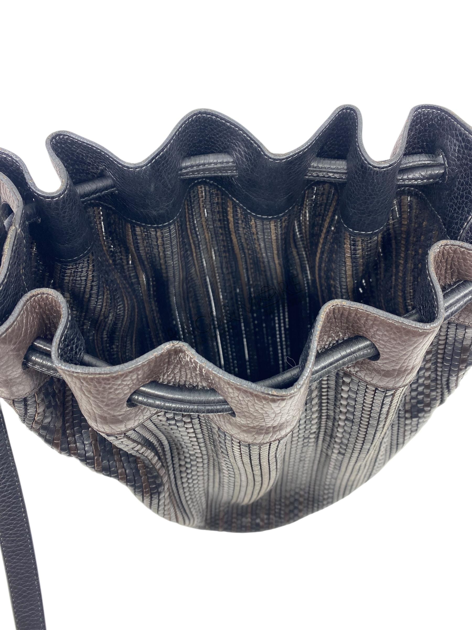 Delvaux Tabarin PM toile de cuir kleuren bruin en zwart met golden hardware