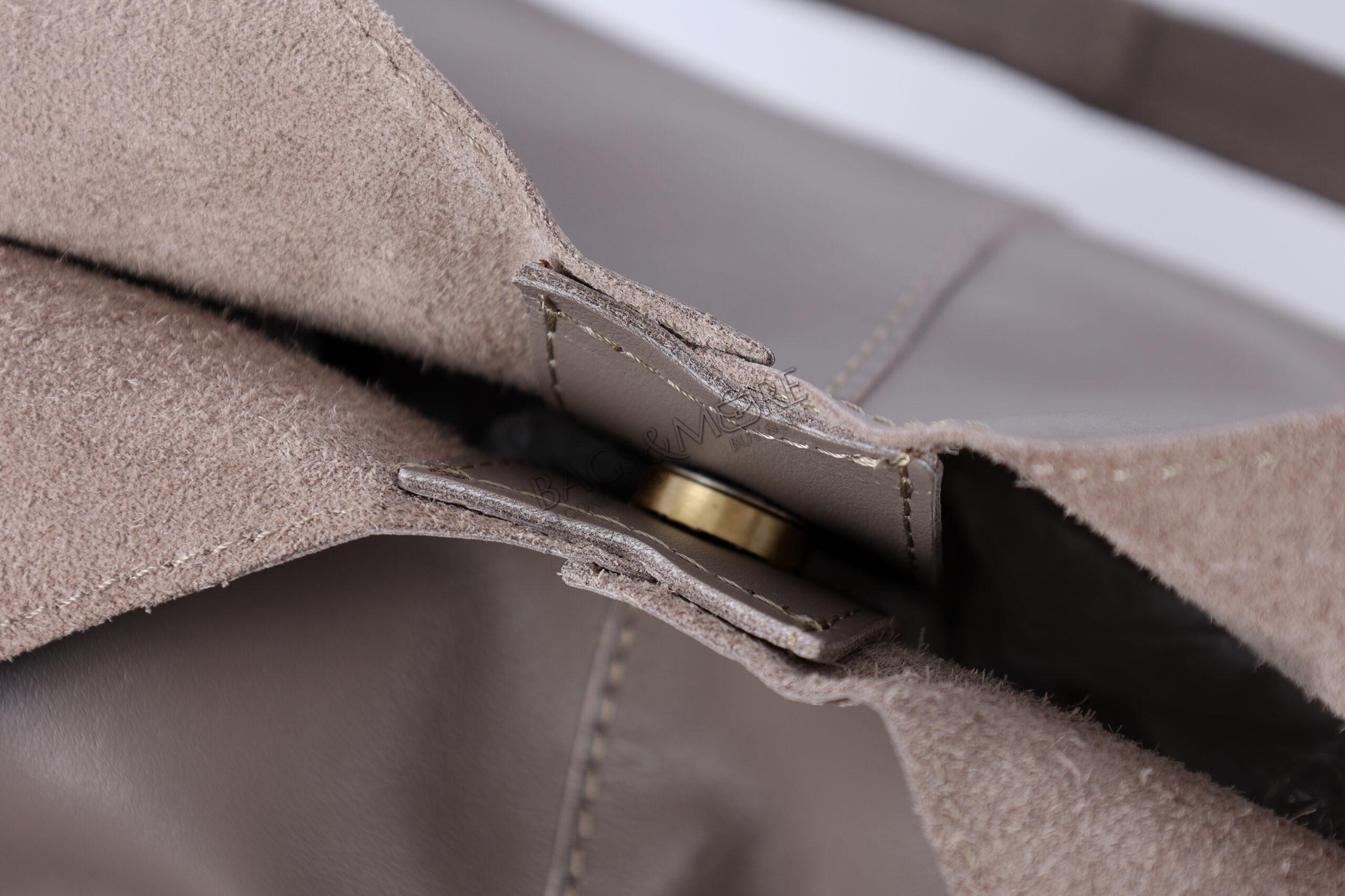 OROYAT schoudertas glad leder kleur greige (afneembare extra rits pochette)