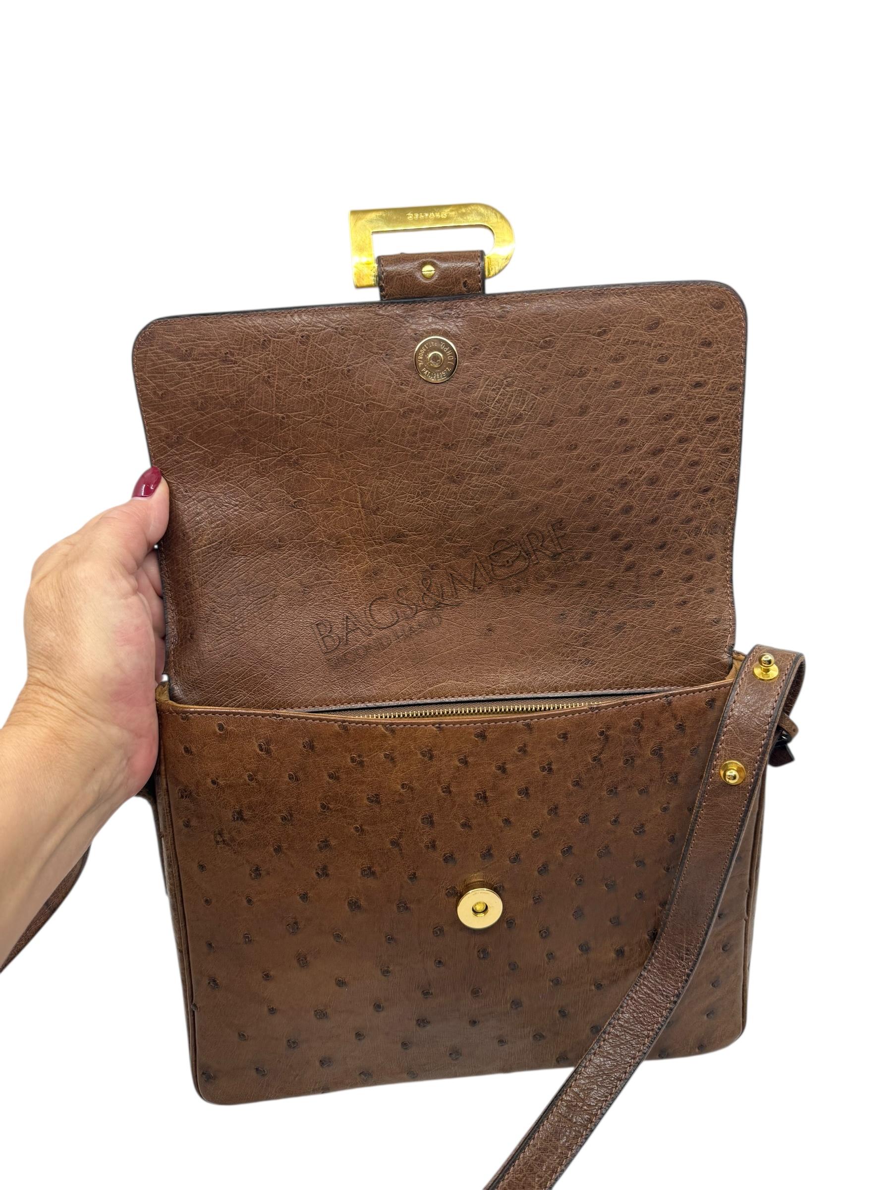 Delvaux Poirier struisvogel leder kleur tabac en goudkleurige hardware