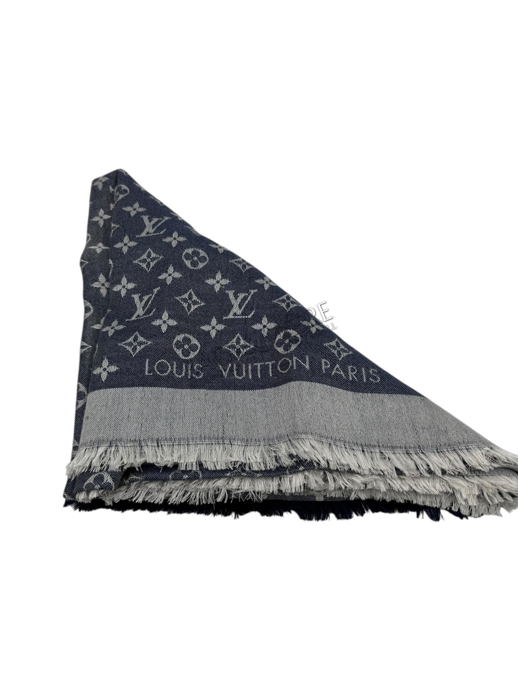 Louis Vuitton carré sjaal kleine monogram print tinten blauw en zilverkleurige achtergrond