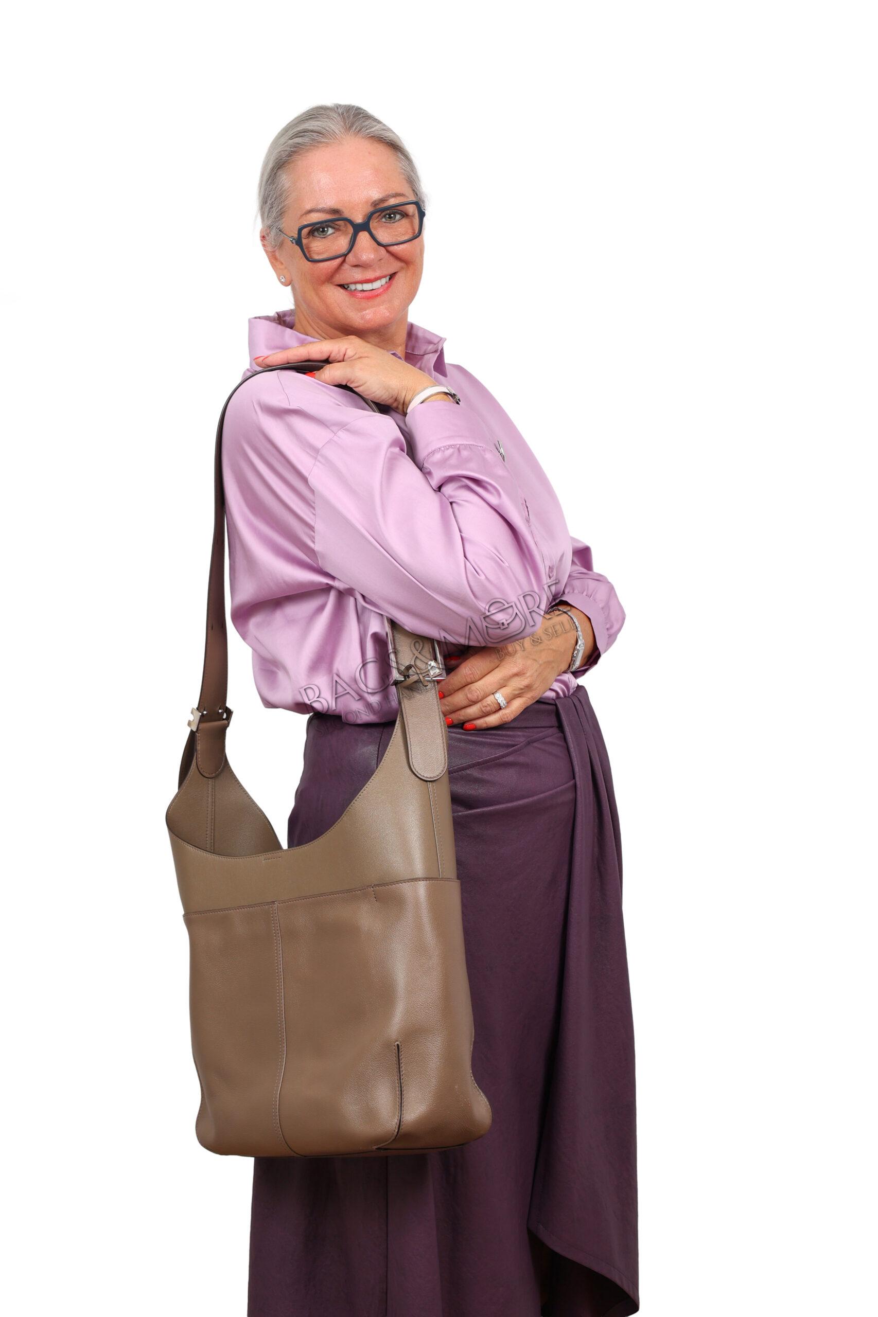 Delvaux So Cool mm jumping zele calf kleur taupe met zilverkleurige hardware ( niet langer meer in productie )