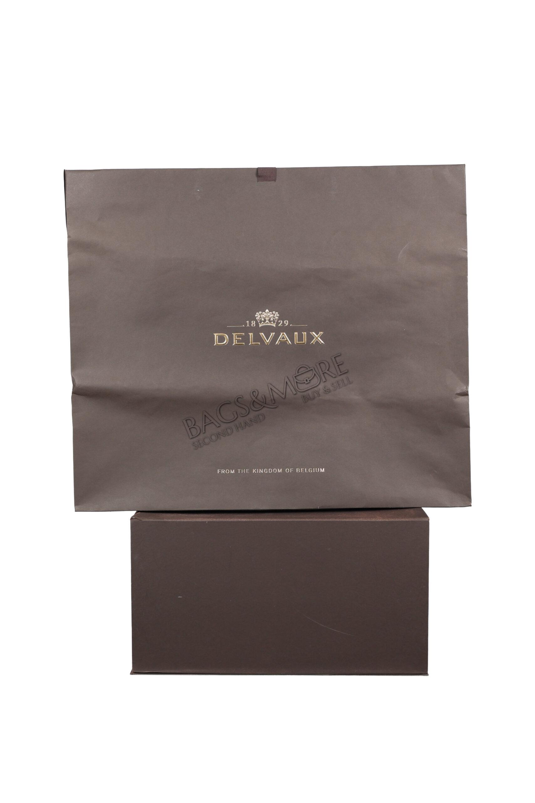 Delvaux So Cool mm jumping zele calf kleur taupe met zilverkleurige hardware ( niet langer meer in productie )