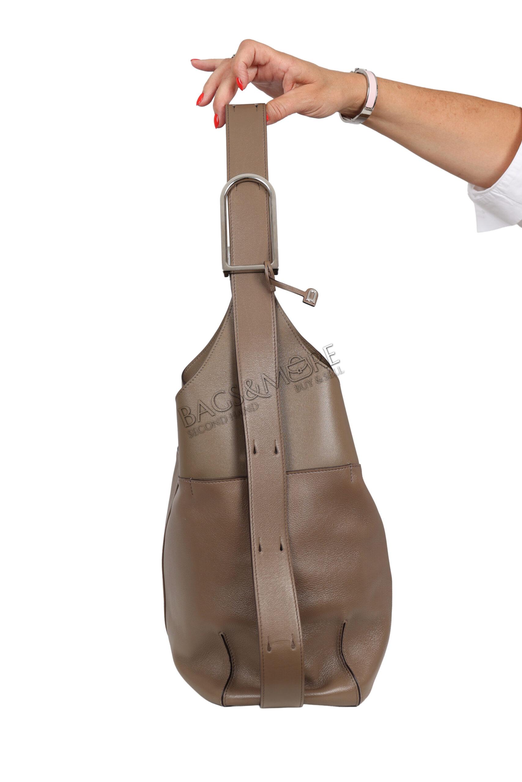 Delvaux So Cool mm jumping zele calf kleur taupe met zilverkleurige hardware ( niet langer meer in productie )