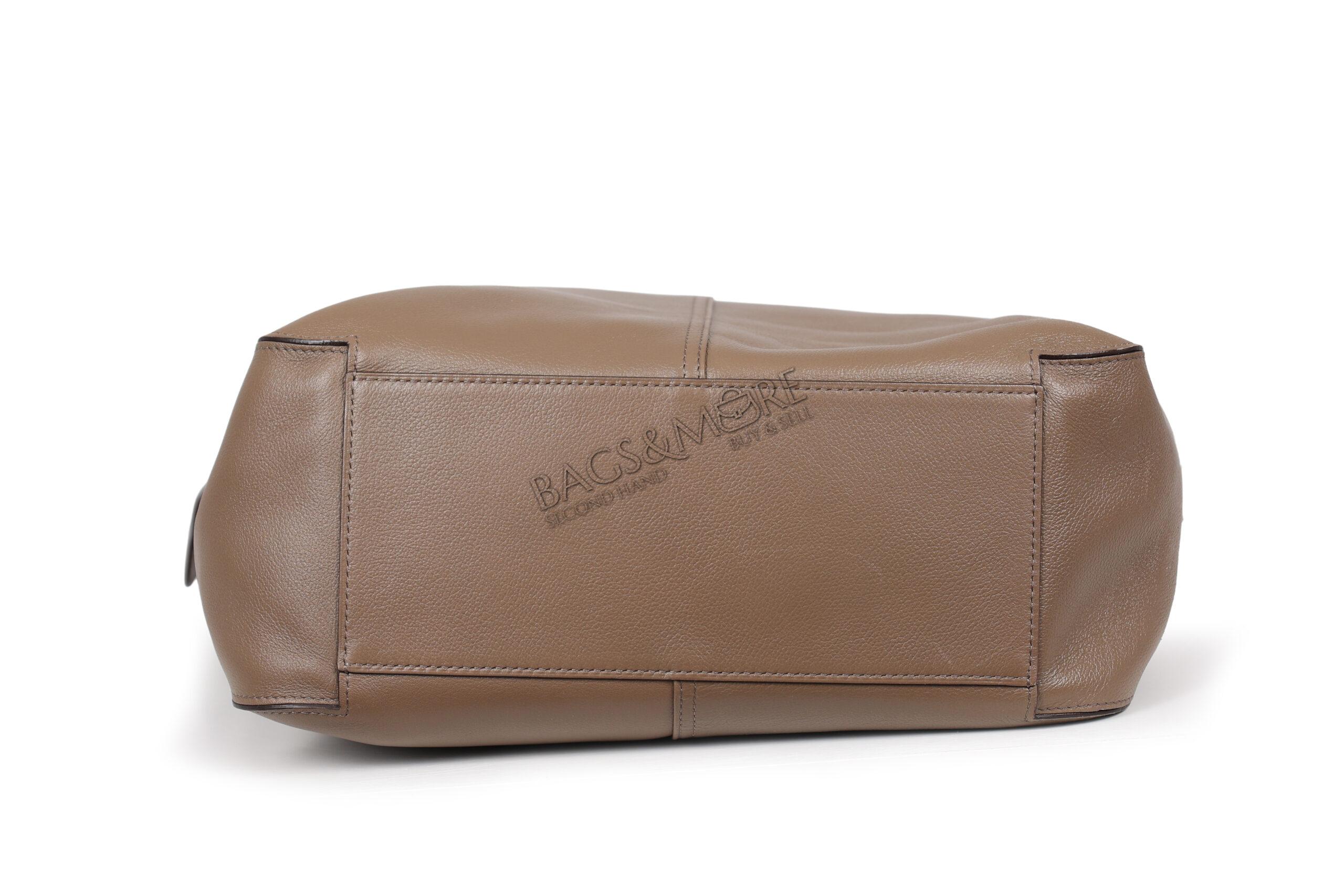 Delvaux So Cool mm jumping zele calf kleur taupe met zilverkleurige hardware ( niet langer meer in productie )