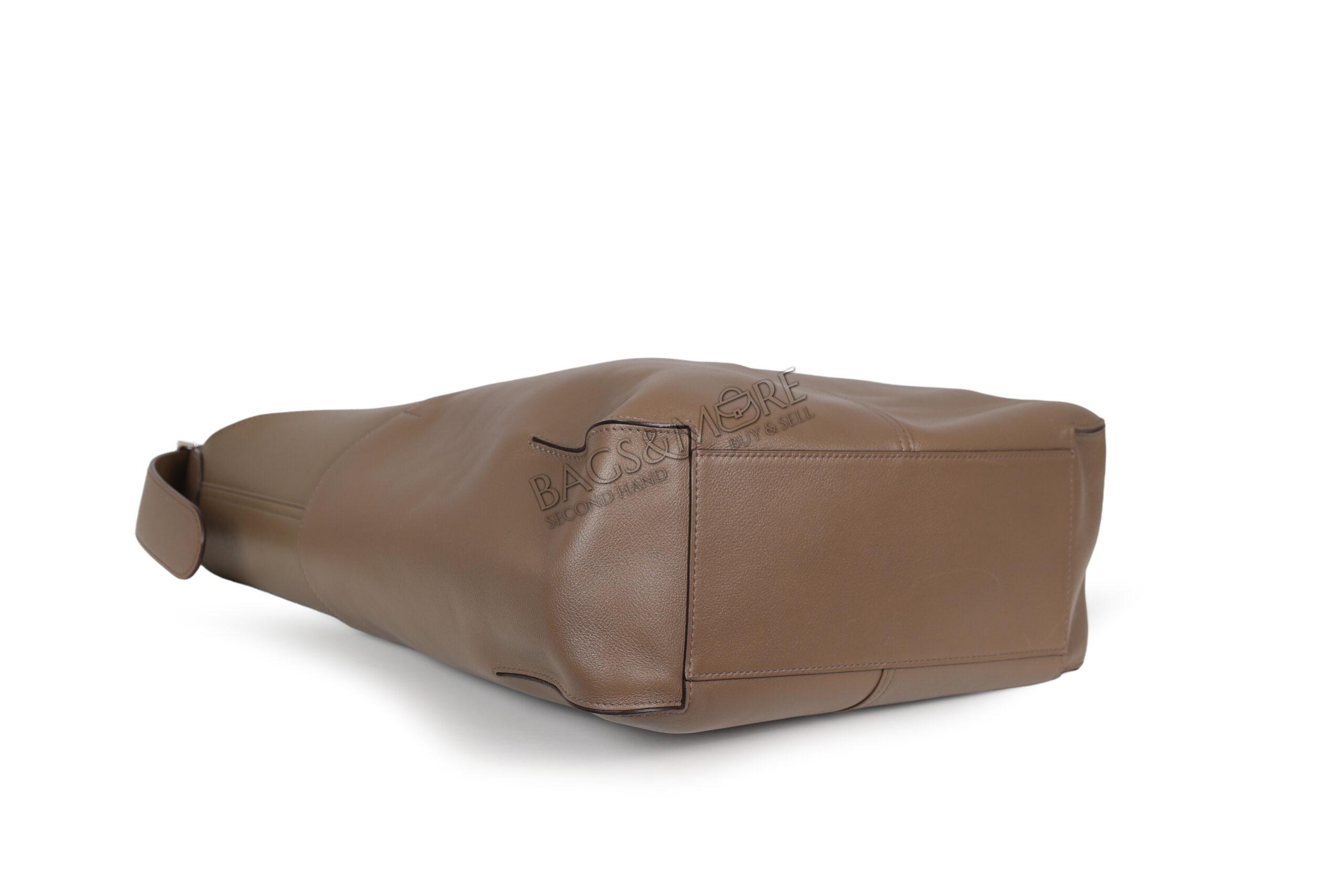 Delvaux So Cool mm jumping zele calf kleur taupe met zilverkleurige hardware ( niet langer meer in productie )