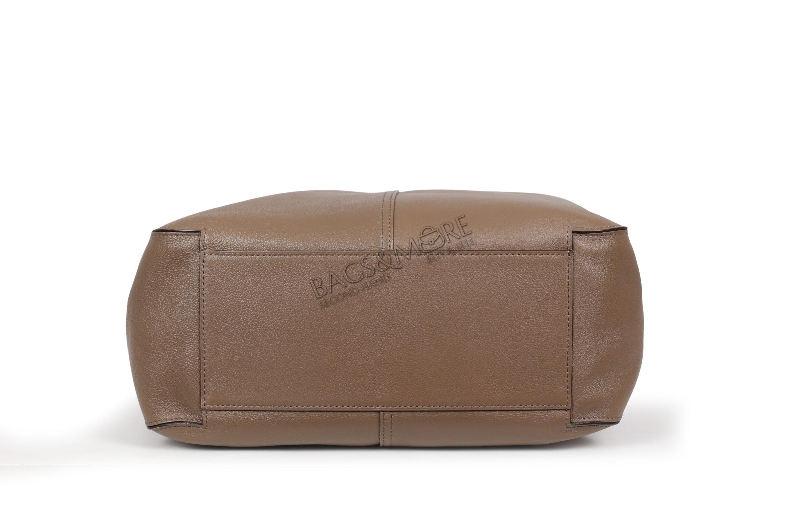 Delvaux So Cool mm jumping zele calf kleur taupe met zilverkleurige hardware ( niet langer meer in productie )