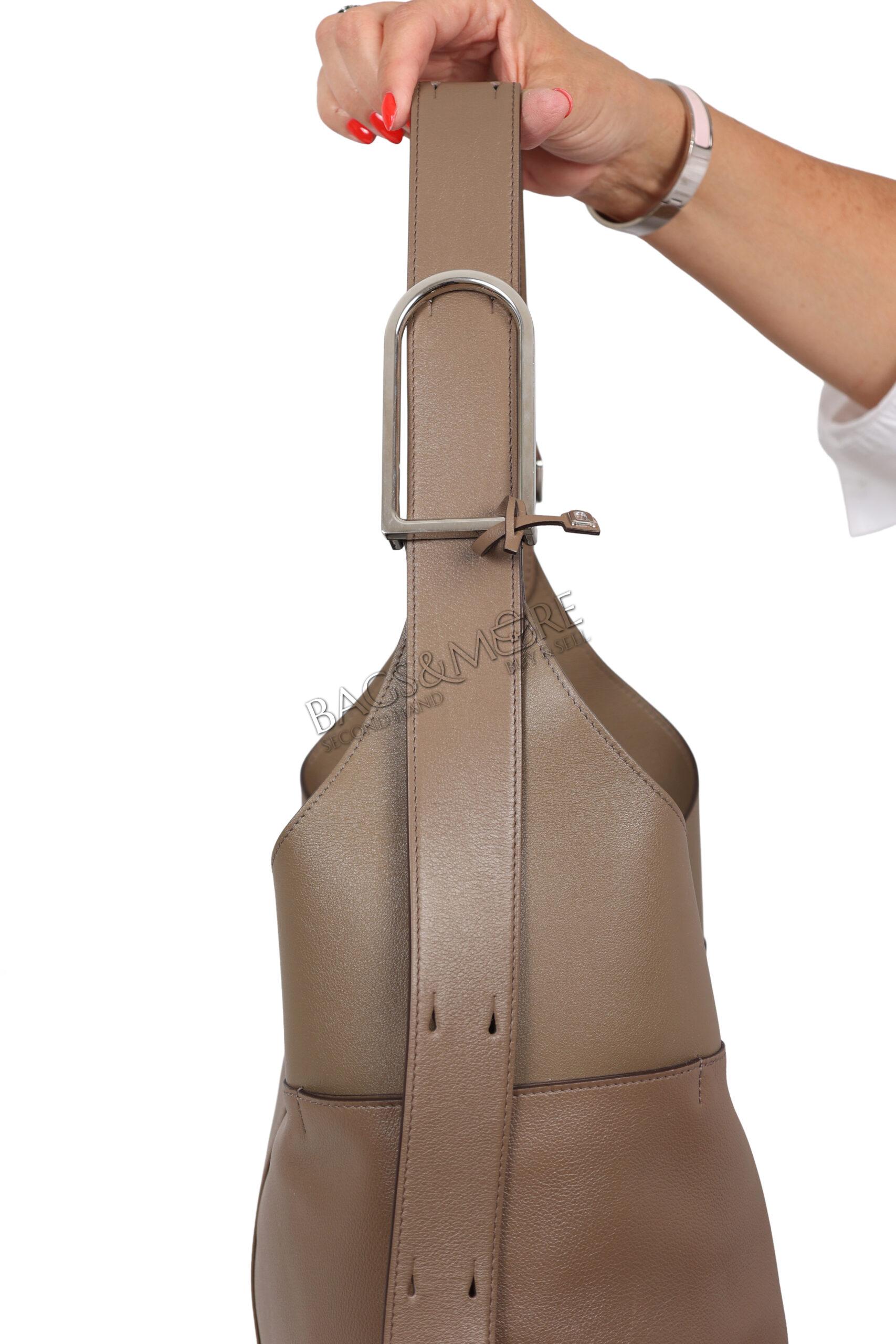 Delvaux So Cool mm jumping zele calf kleur taupe met zilverkleurige hardware ( niet langer meer in productie )