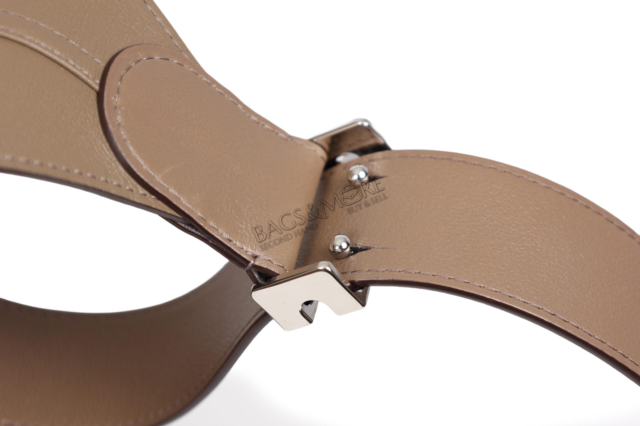 Delvaux So Cool mm jumping zele calf kleur taupe met zilverkleurige hardware ( niet langer meer in productie )