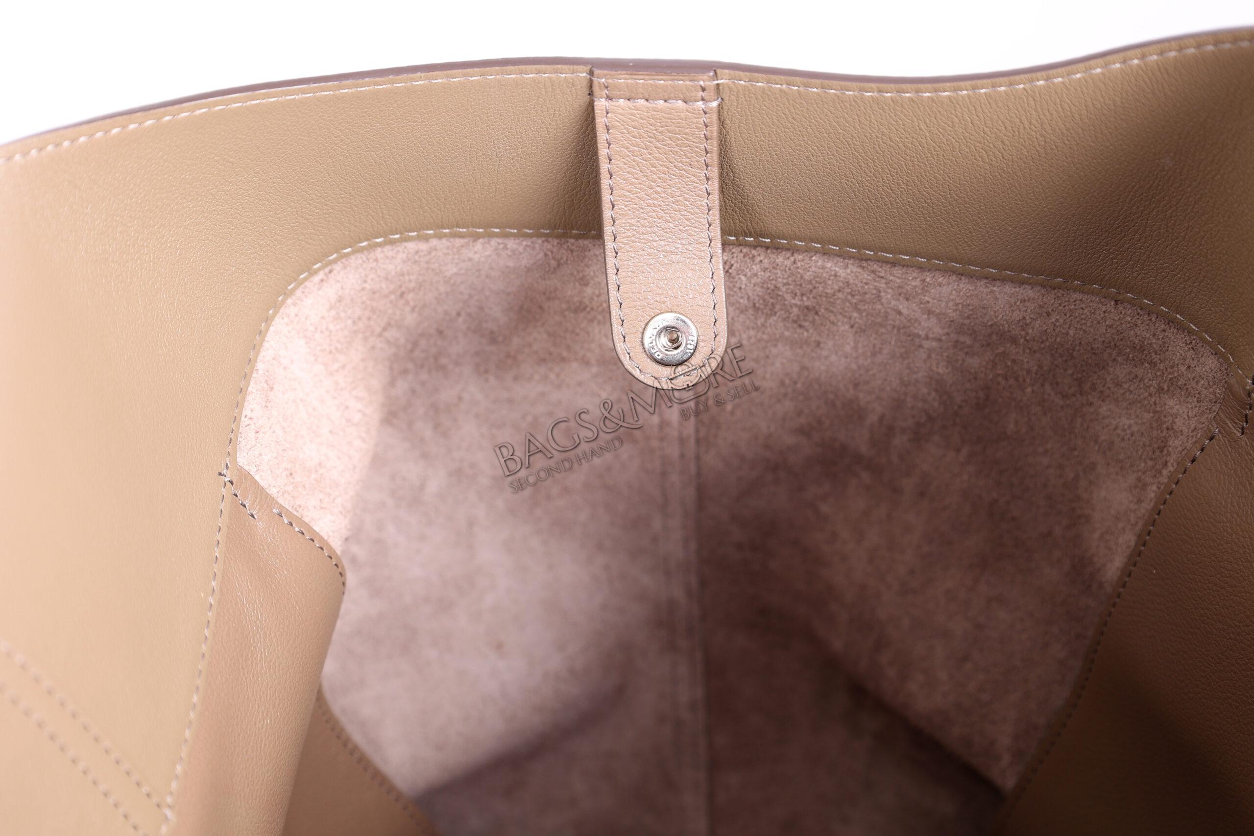 Delvaux So Cool mm jumping zele calf kleur taupe met zilverkleurige hardware ( niet langer meer in productie )