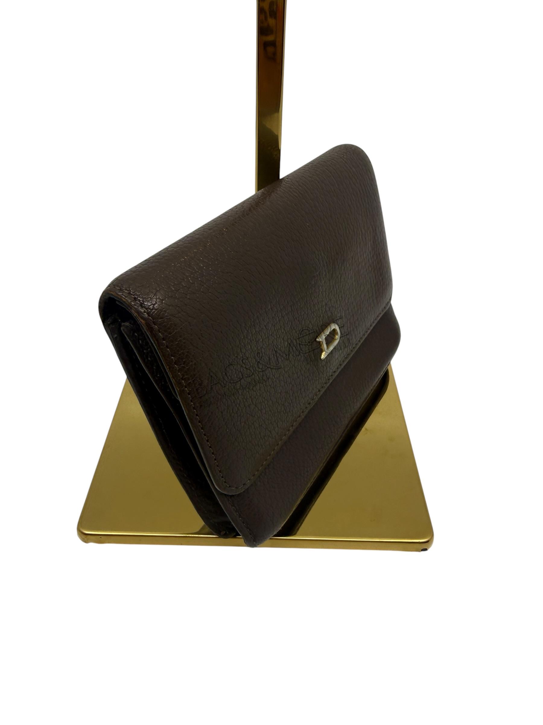 Delvaux Trésor portemonnee kleur café – gekorreld leer