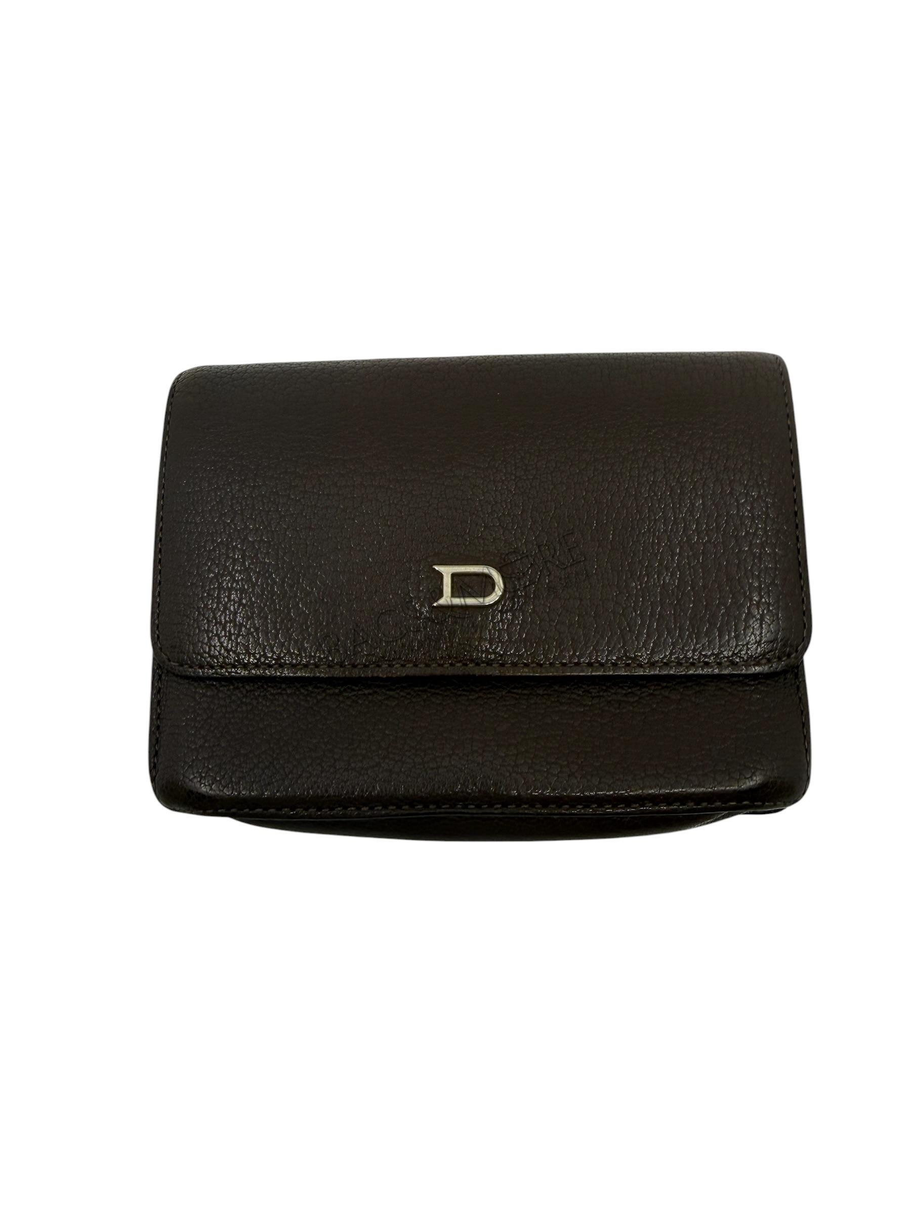 Delvaux Trésor portemonnee kleur café – gekorreld leer