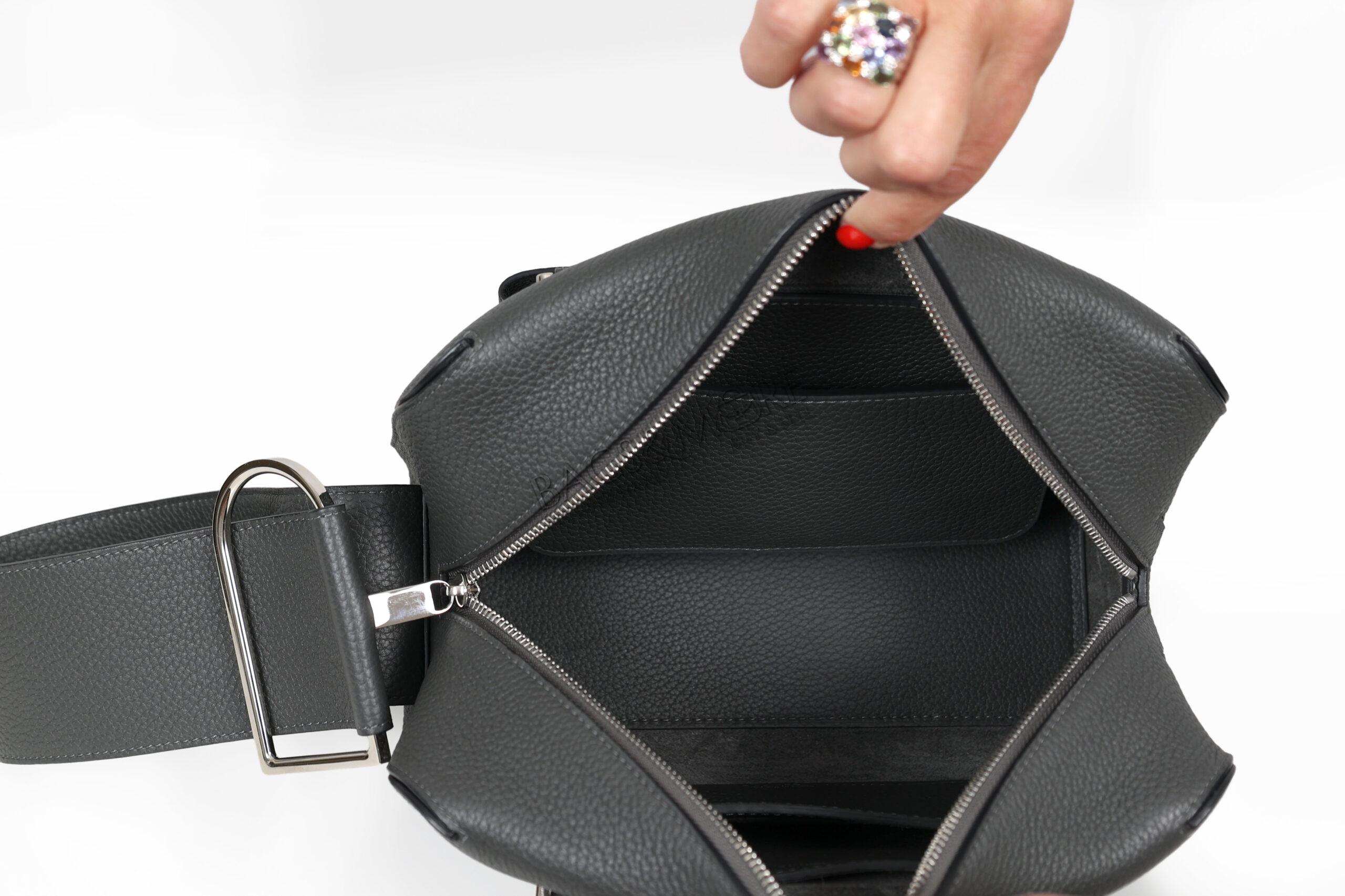 Delvaux Cool Box MM taurillon soft leer kleur smoke - grijs