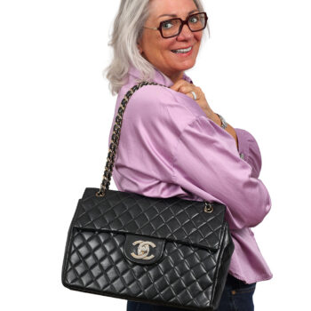 Chanel Jumbo large classic single kleur zwart lamsleer met goudkleurige hardware