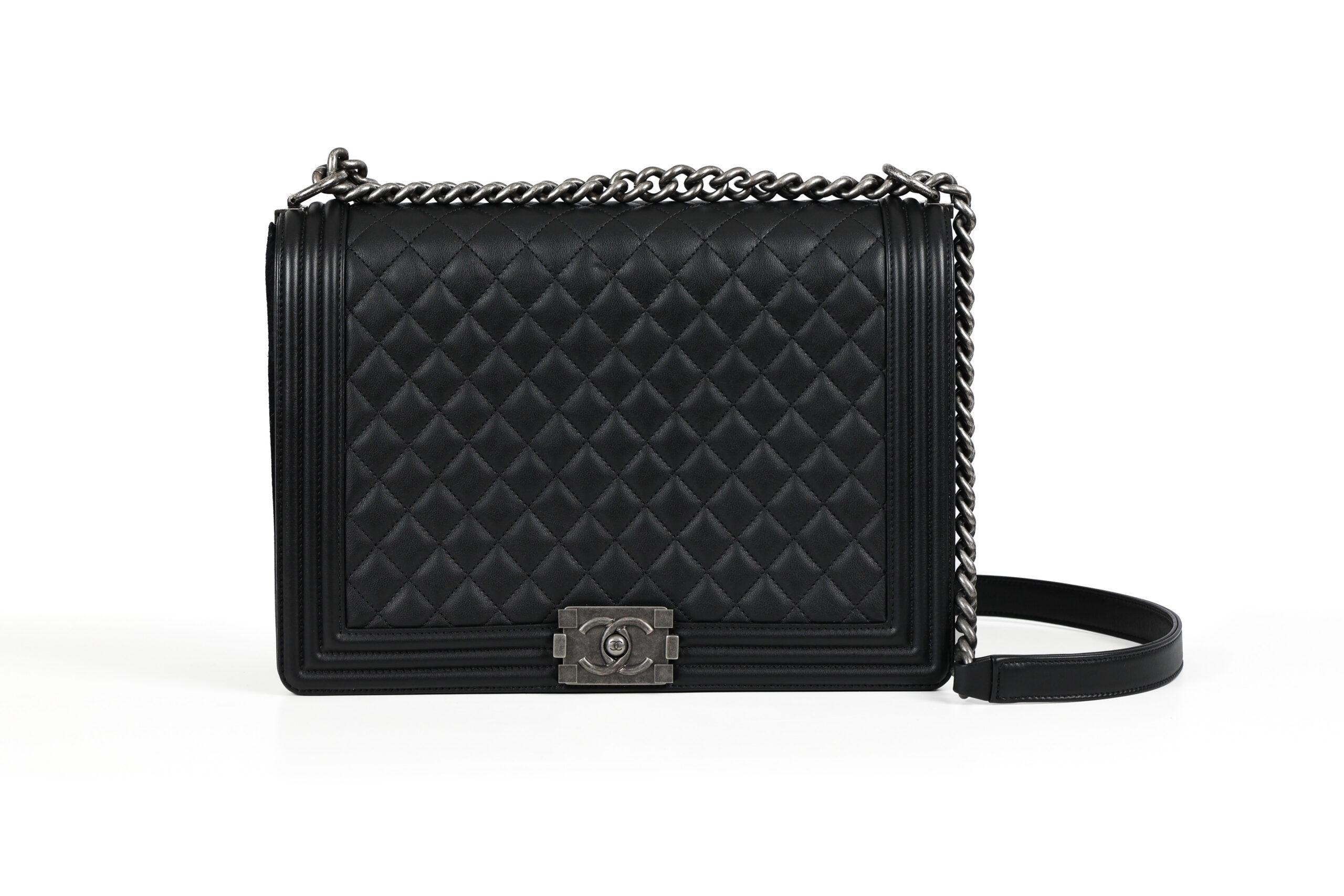 CHANEL BOY LARGE – BLACK DIAMOND QUILTING (actuele Retail prijs 7250 euro)