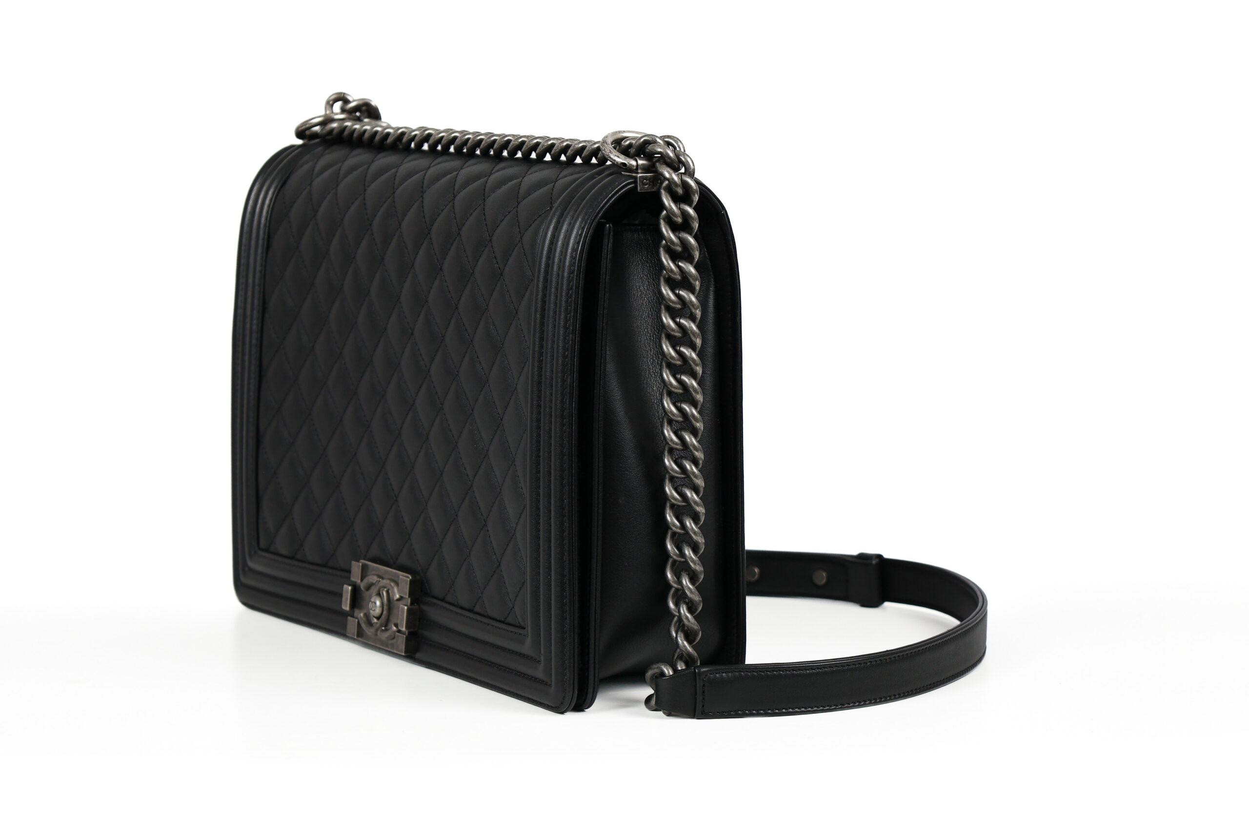 CHANEL BOY LARGE – BLACK DIAMOND QUILTING (actuele Retail prijs 7250 euro)