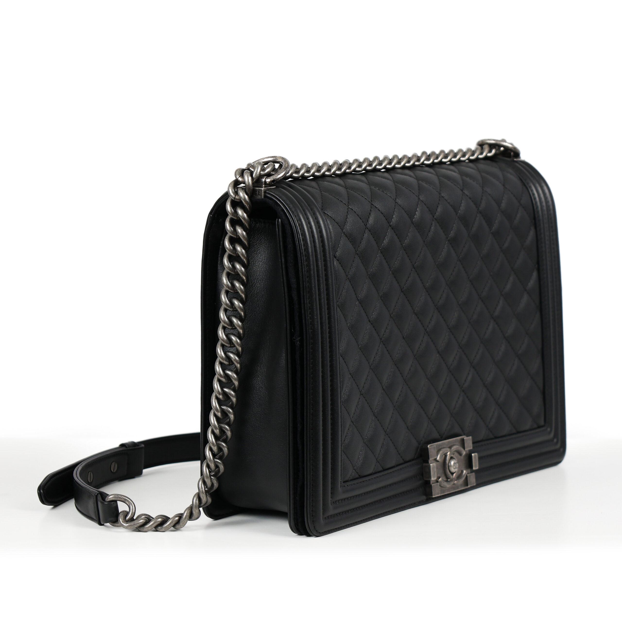 CHANEL BOY LARGE – BLACK DIAMOND QUILTING (actuele Retail prijs 7250 euro)