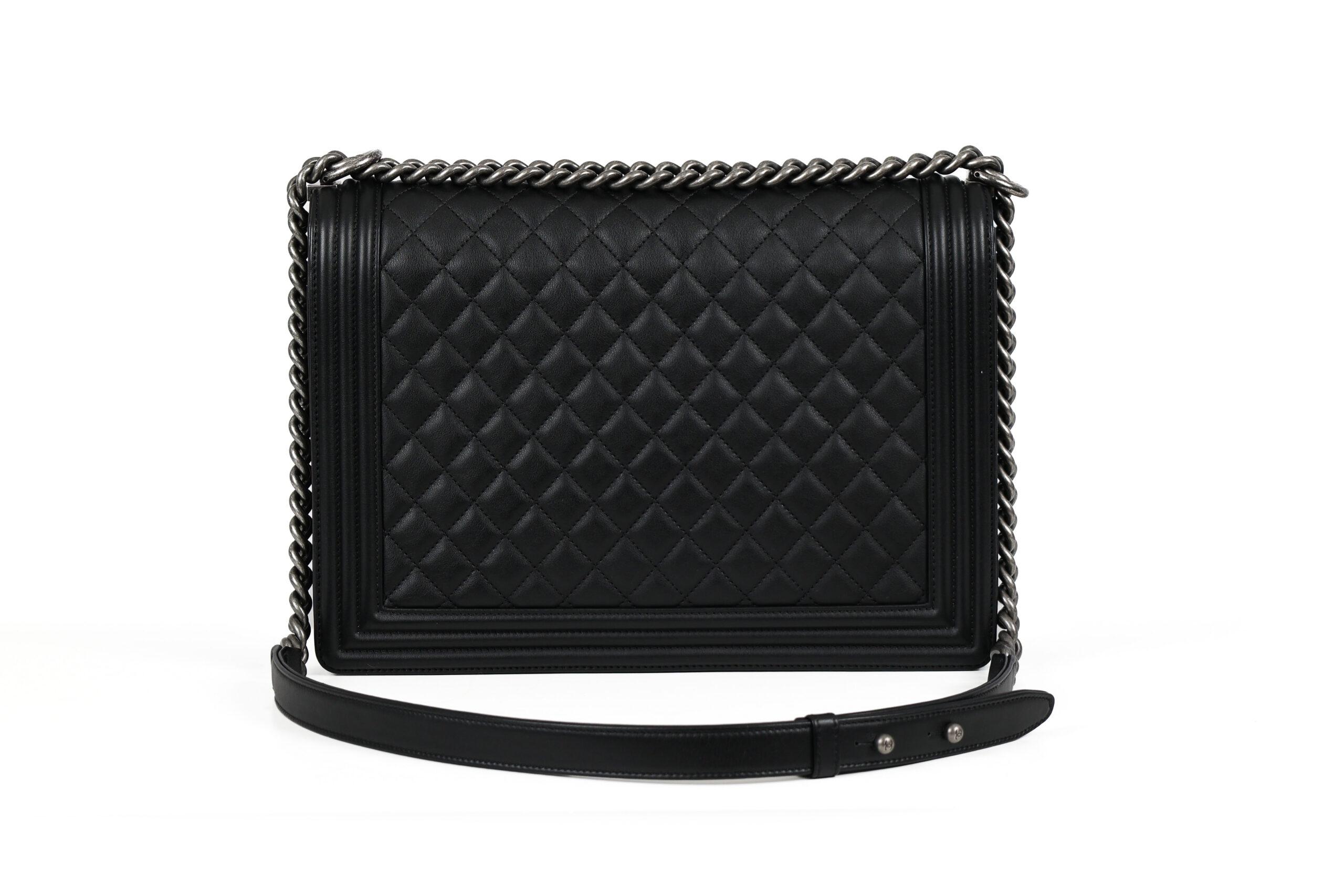 CHANEL BOY LARGE – BLACK DIAMOND QUILTING (actuele Retail prijs 7250 euro)