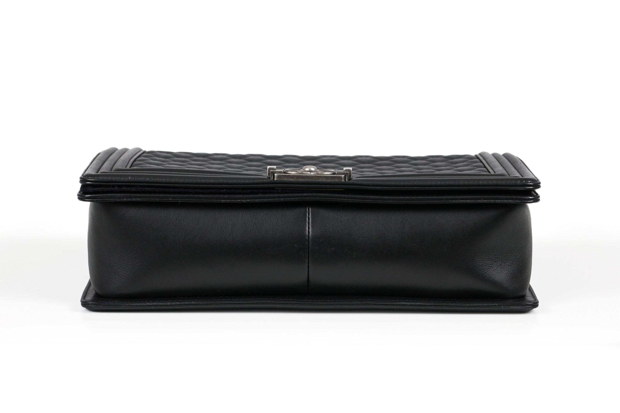 CHANEL BOY LARGE – BLACK DIAMOND QUILTING (actuele Retail prijs 7250 euro)