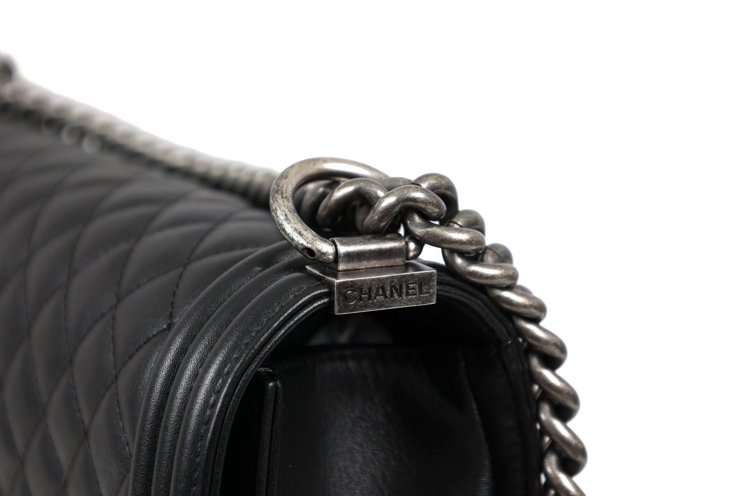 CHANEL BOY LARGE – BLACK DIAMOND QUILTING (actuele Retail prijs 7250 euro)