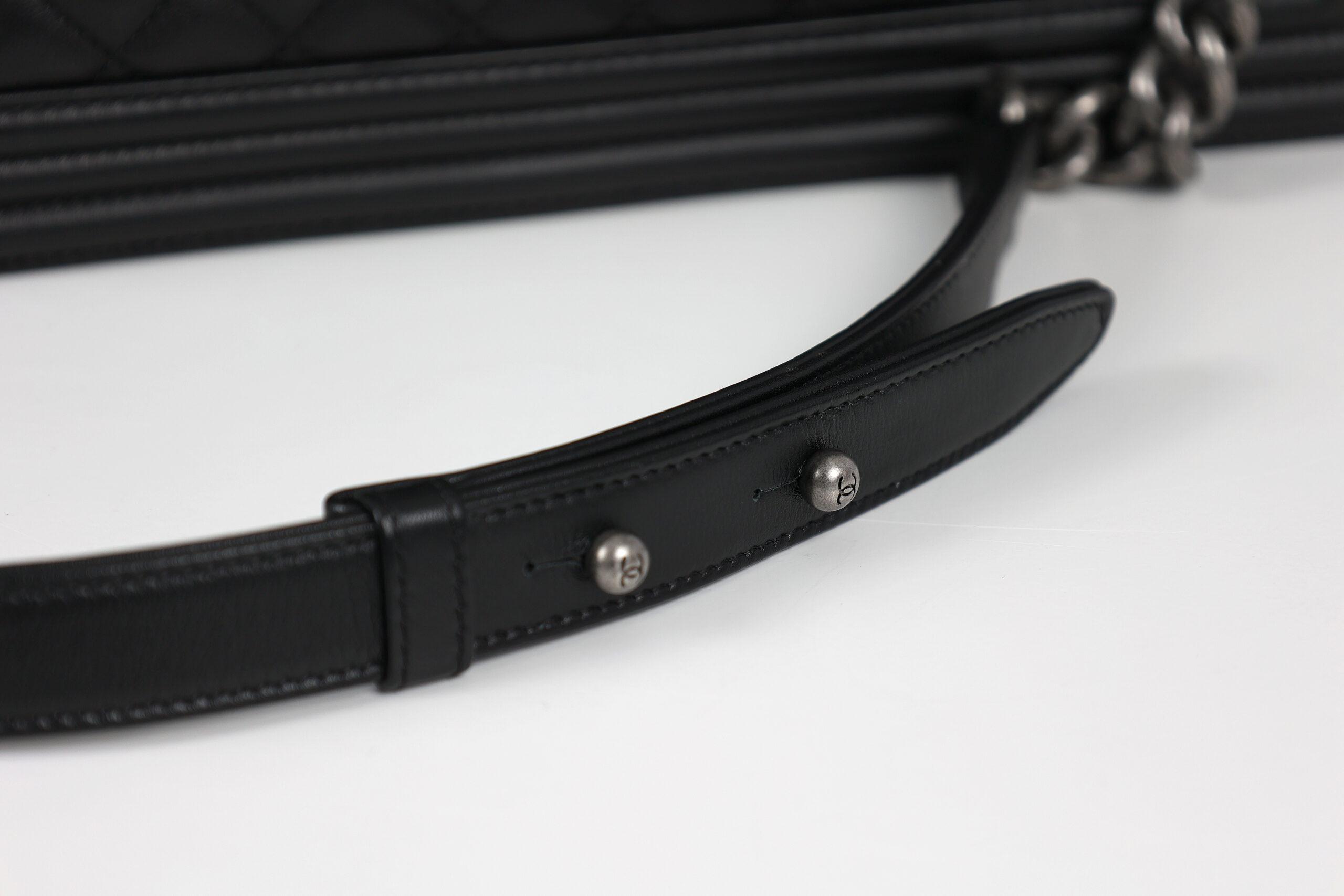 CHANEL BOY LARGE – BLACK DIAMOND QUILTING (actuele Retail prijs 7250 euro)