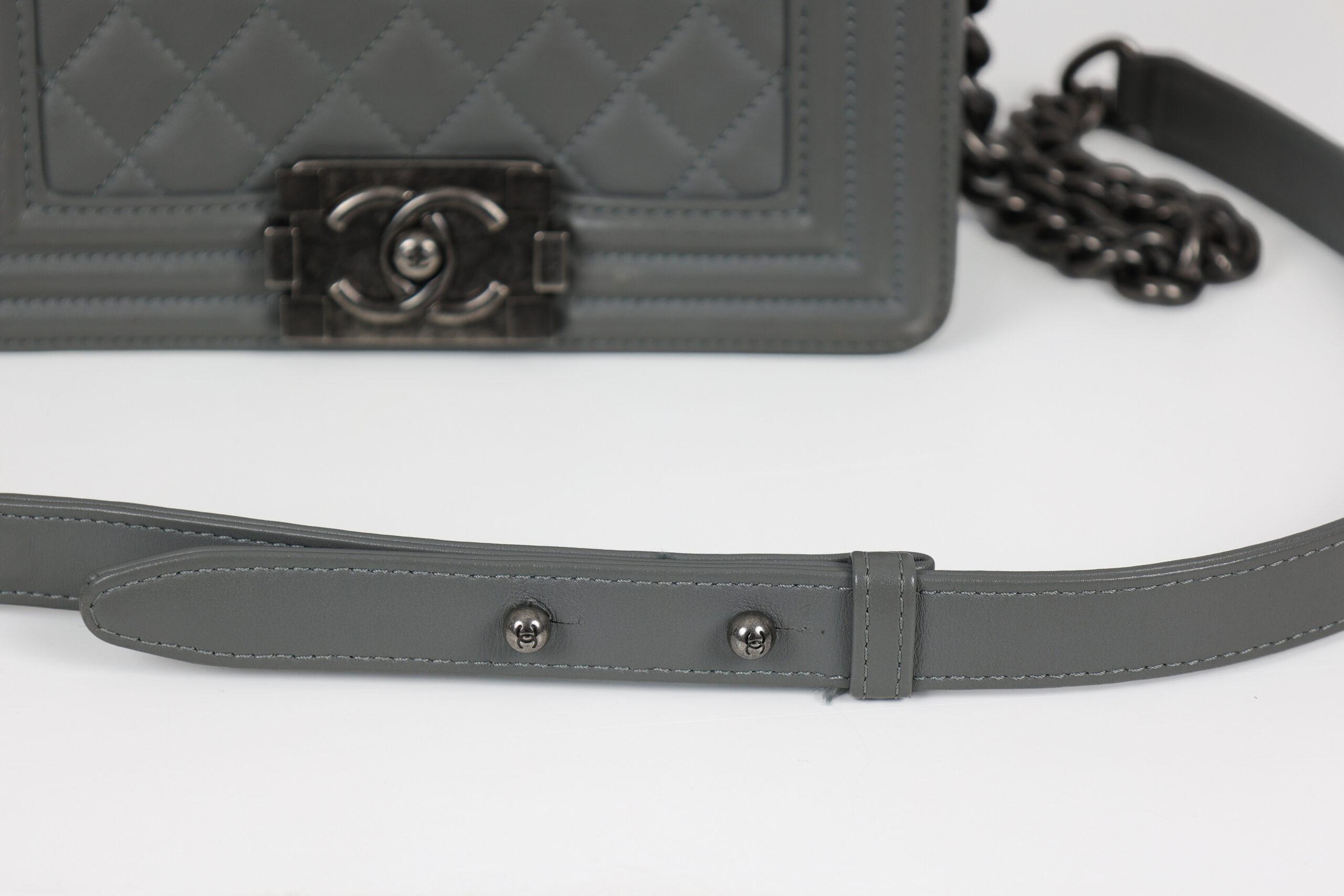 Chanel BOY SMALL Grey Quilted calfskin leer ( actuele retail prijs 6200 euro )
