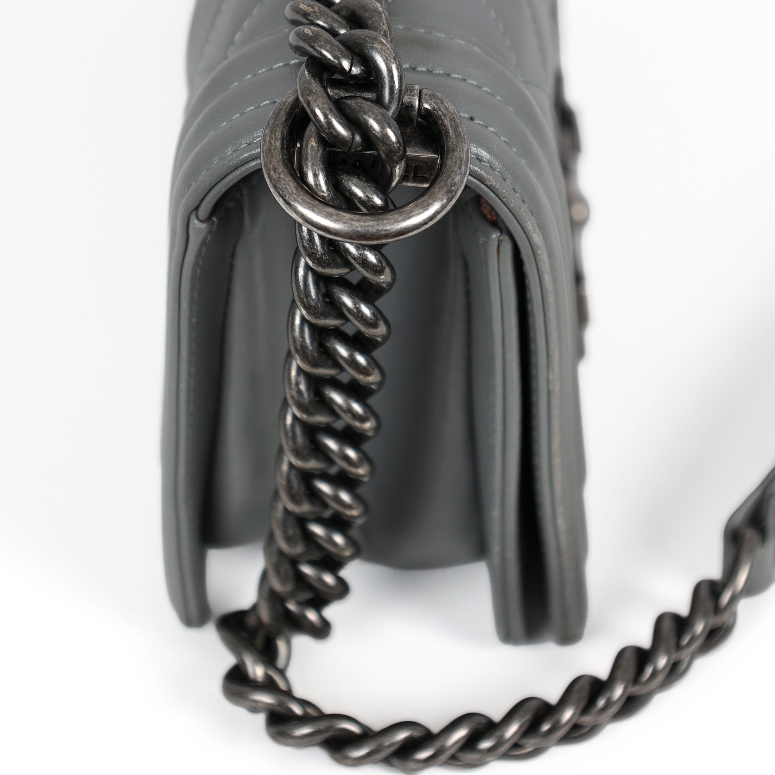 Chanel BOY SMALL Grey Quilted calfskin leer ( actuele retail prijs 6200 euro )